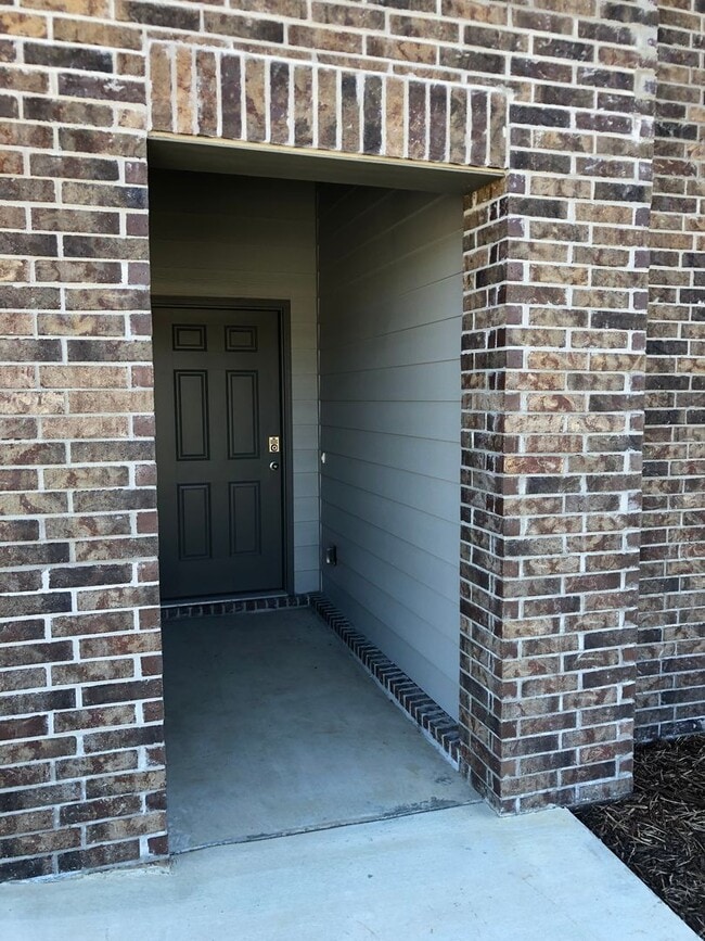 Building Photo - Rare 4 Bedroom For Rent