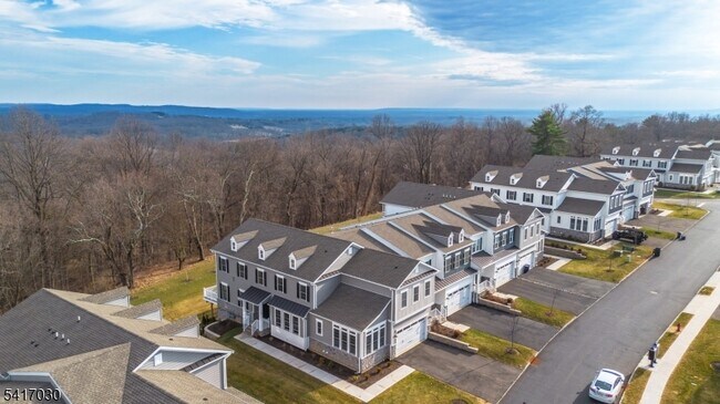 Building Photo - 37 Hillandale Dr