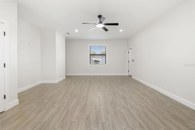 Building Photo - 118 Ruby Ave N