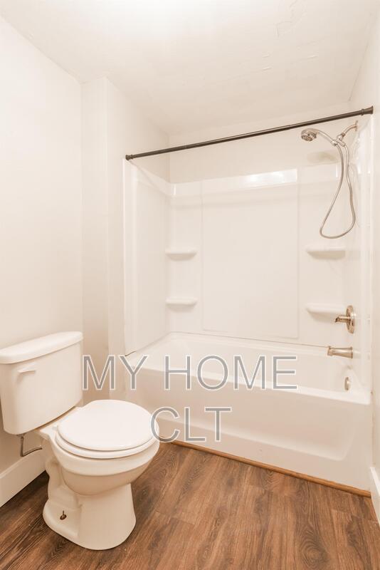 Building Photo - 1108 W Walnut Ave