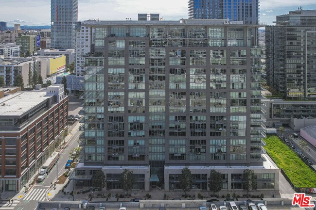 Building Photo - 1100 S Hope St