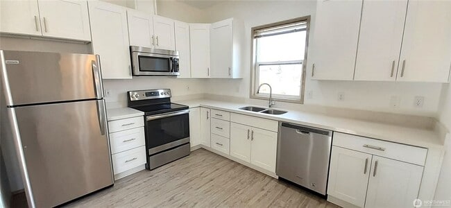 Building Photo - 3bd/2.5ba Seattle House