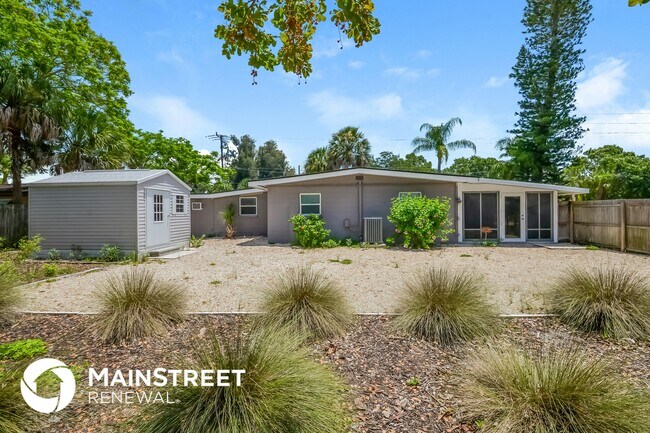 Building Photo - 1642 Banyan Dr