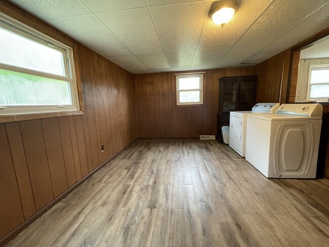Building Photo - 1165 Hawkins Rd