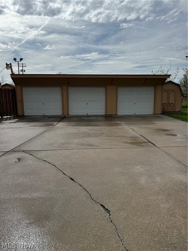 Building Photo - 12920 Fountain Ct