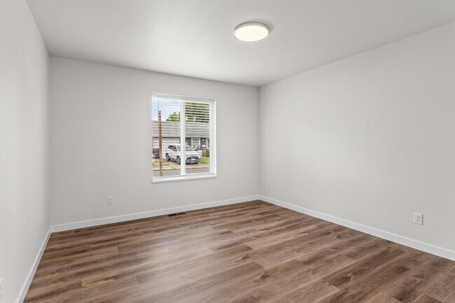 Building Photo - 1302 S 14th Ave