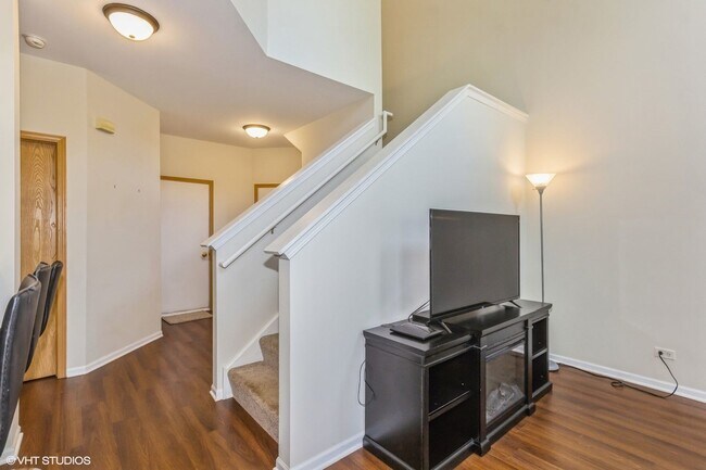 Building Photo - 24226 Walnut Cir