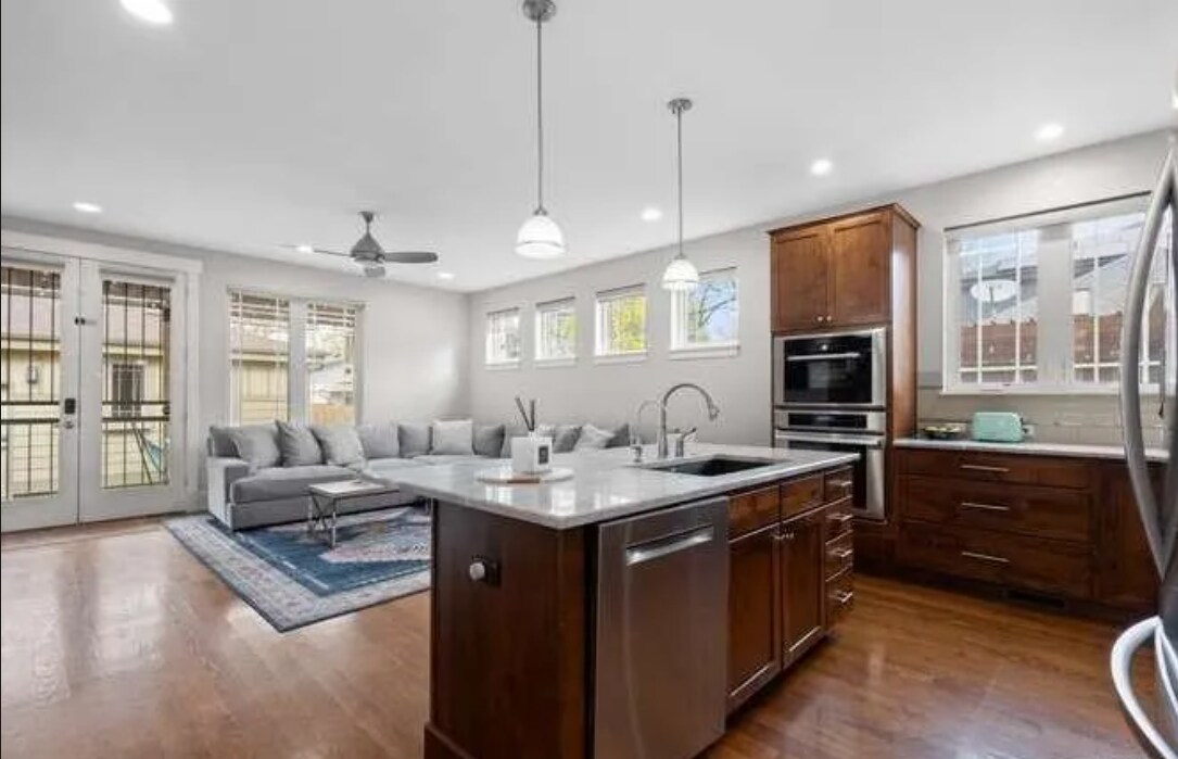 Building Photo - 965 S Clarkson St