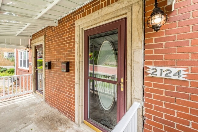 Building Photo - AVAILABLE JUNE 1ST! Fully UPDATED 3-bedroom townhouse in Overbrook!