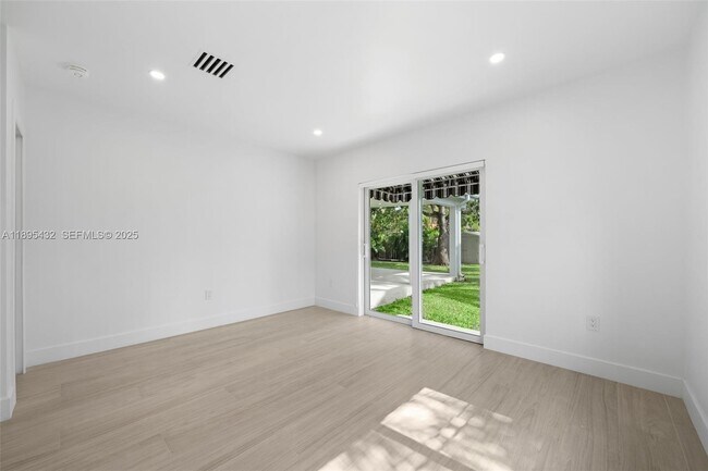 Building Photo - 1617 Washington St