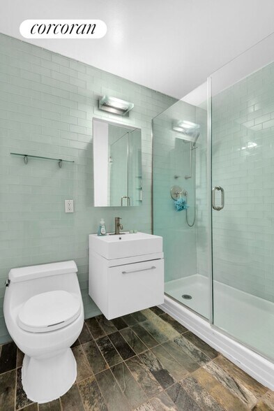 Building Photo - 206 E 95th St