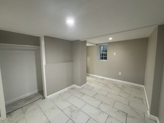 Building Photo - 245 Glenville Rd