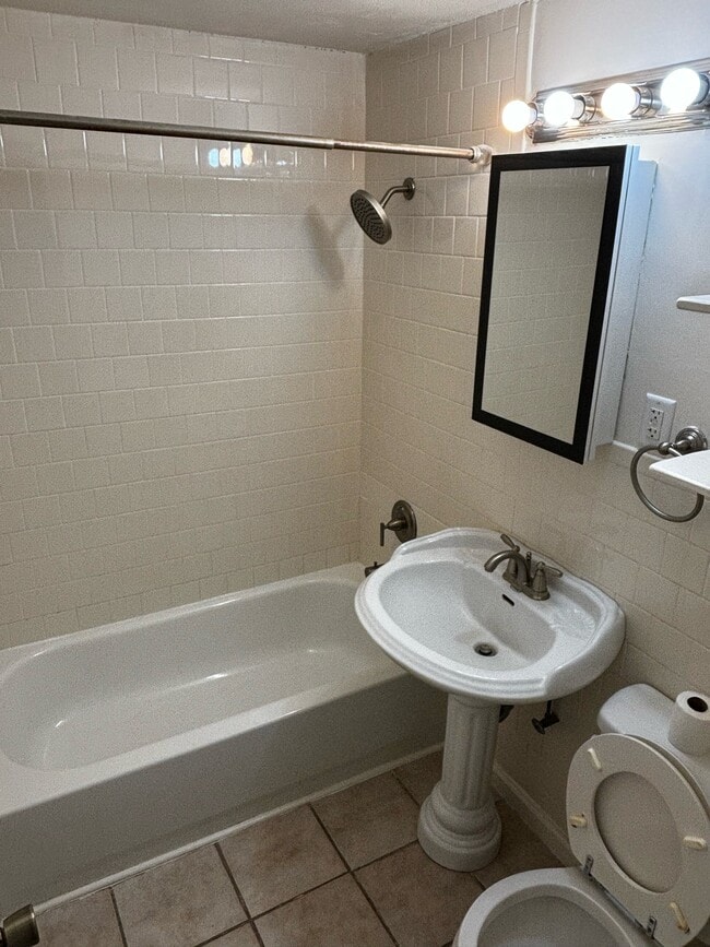 Building Photo - 506 Le Conte St