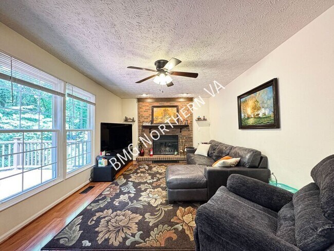Building Photo - 3821 Jocelyn Dr