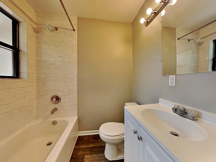 Building Photo - 2511 Green Oak Dr