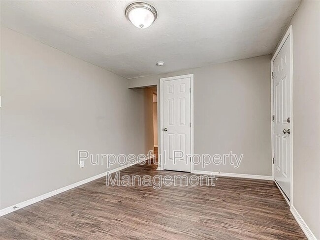 Building Photo - 710 SE 34th St