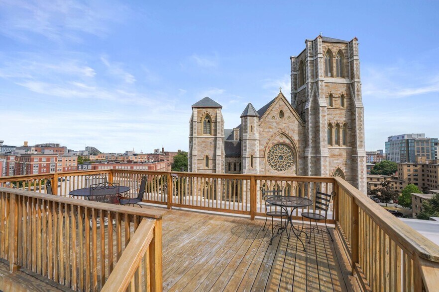 Building Photo - 1411 Washington St