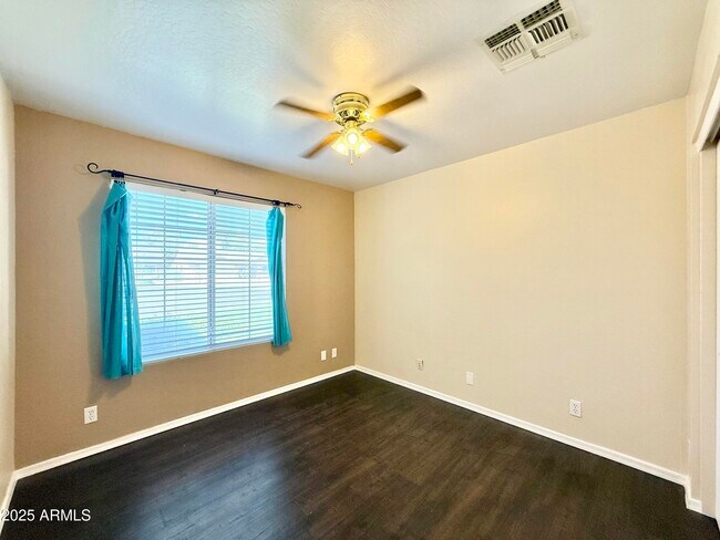 Building Photo - 2321 E Remington Pl