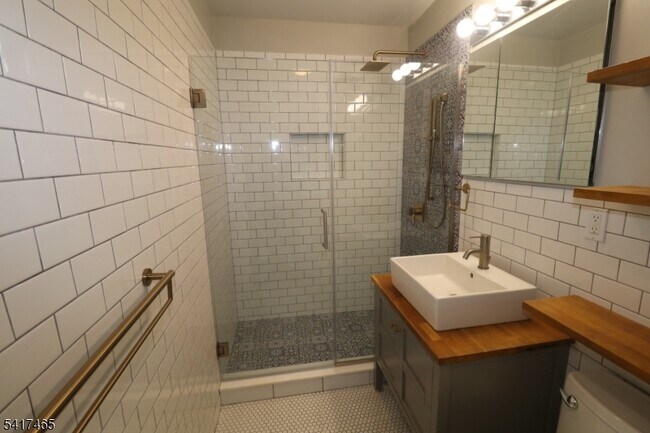 Building Photo - 111 Mulberry St