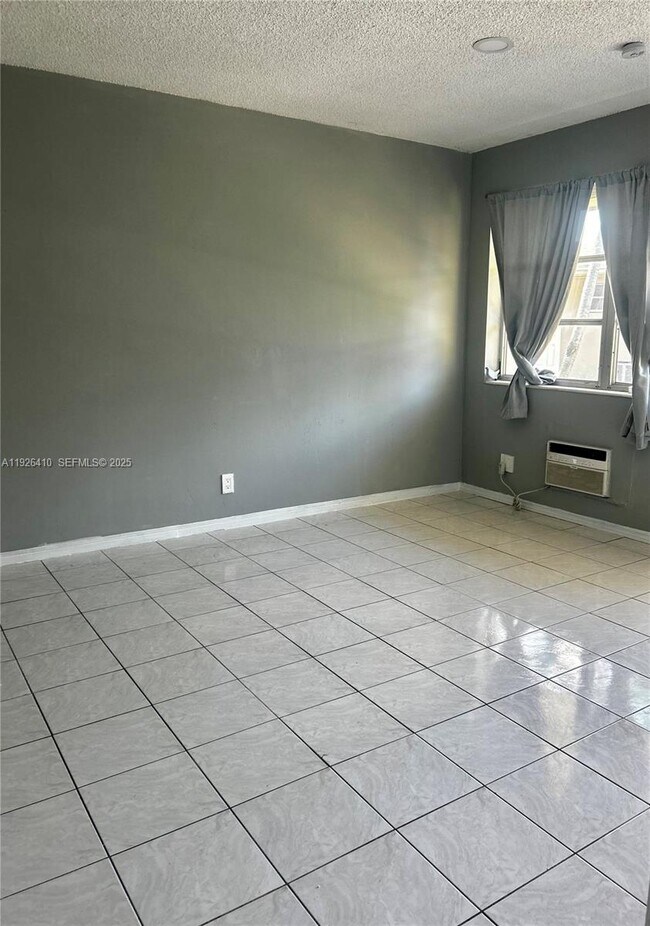 Building Photo - 2641 Polk St