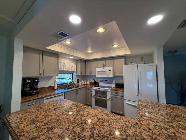 Building Photo - 2 Bedroom/2 Bathroom Available Now! 55+ An...