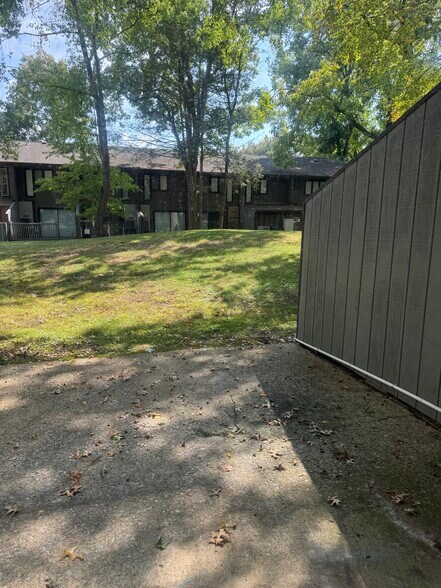 Building Photo - 115 Beechnut St