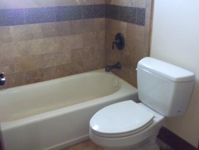 Building Photo - 6284 Wildwood Ct