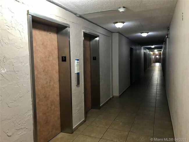 Building Photo - 16465 NE 22nd Ave