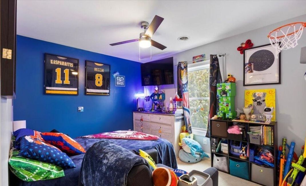 Building Photo - 949 Hudson Ave