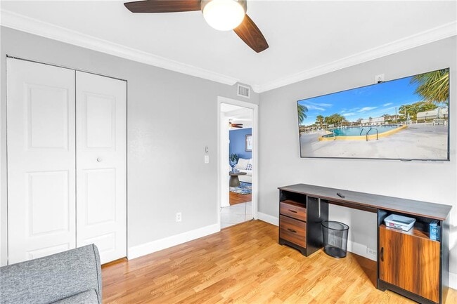 Building Photo - 9224 Mission Oaks Blvd