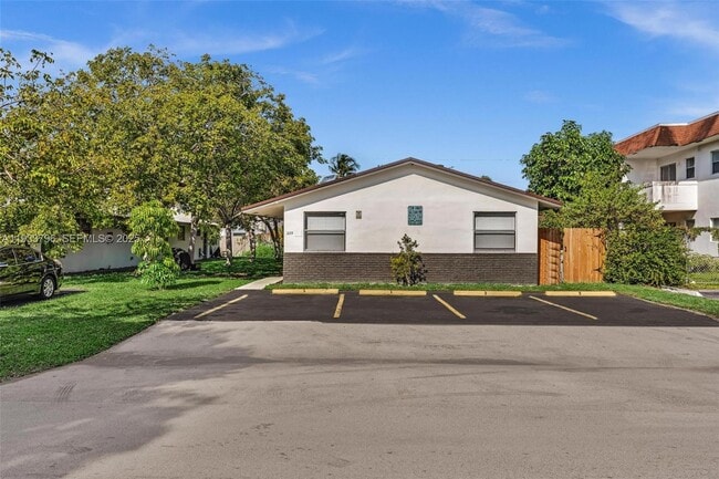 Building Photo - 329 SW 1st Ct