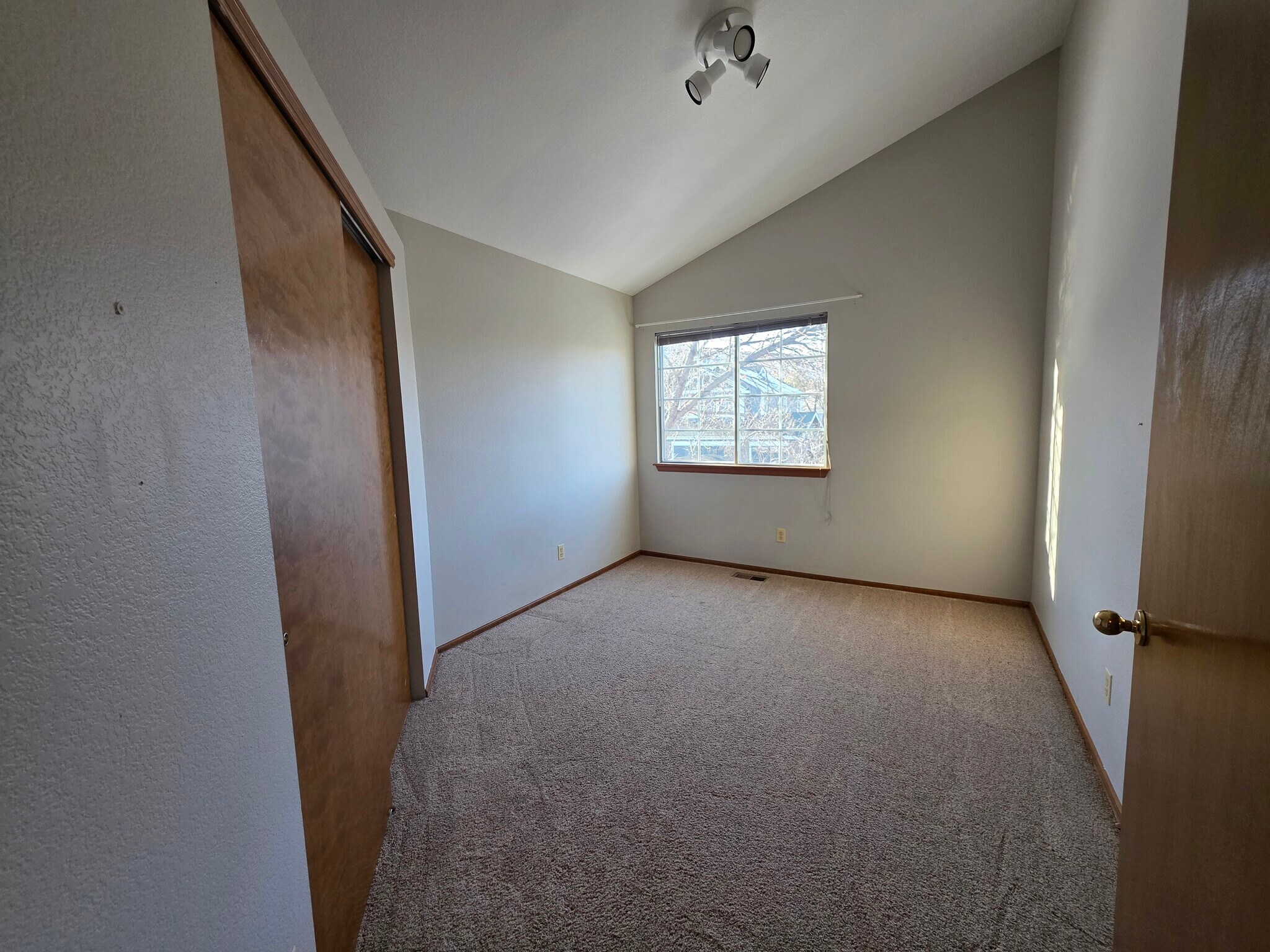 Building Photo - 7664 Halleys Dr