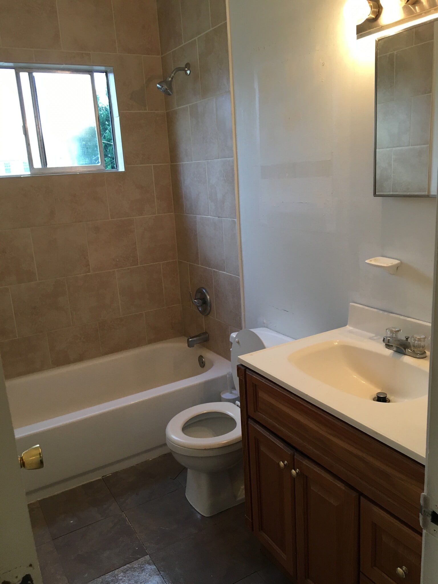 Building Photo - 3135 Glenoak St SE