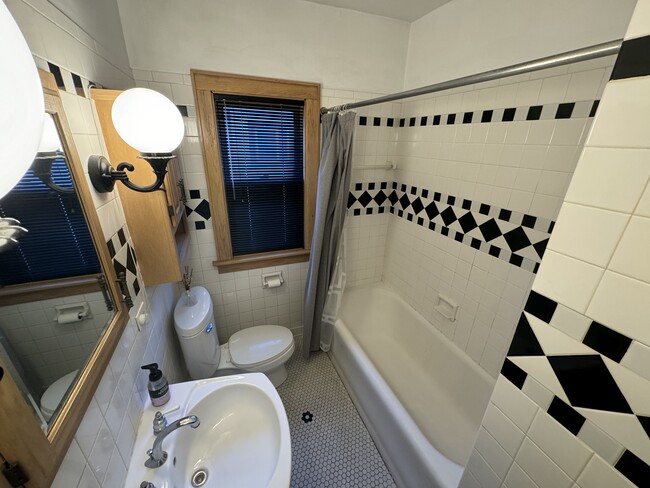 Bathroom - 2565 N 60th St