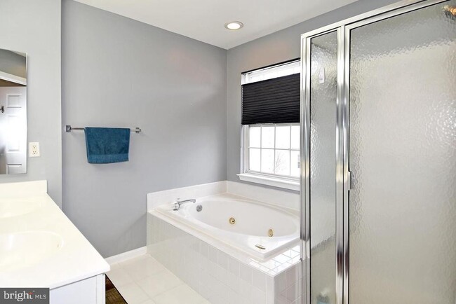 Building Photo - 25445 Carberry Dr
