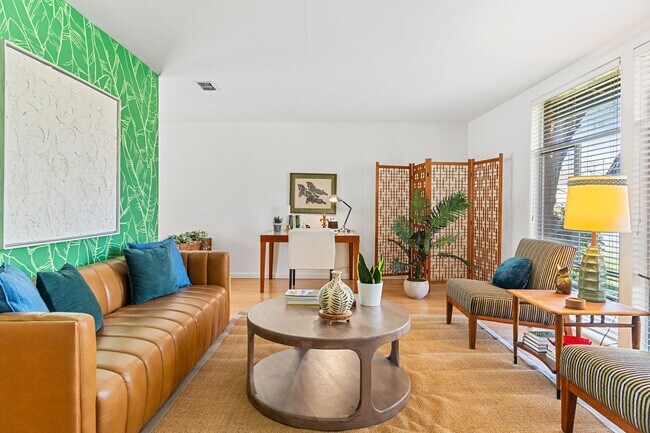 Building Photo - Centrally Located - Minutes from Dell Children's Hospital