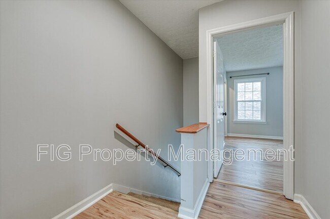 Building Photo - 479 Claircrest Dr