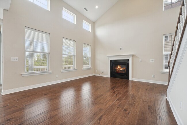 Building Photo - 322 Acorn Hollow Pl