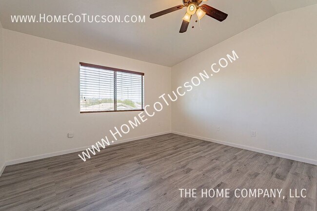 Building Photo - 6645 E Gehrig Ln