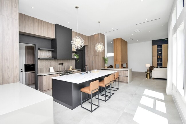 Building Photo - 5414 John Dreaper Dr