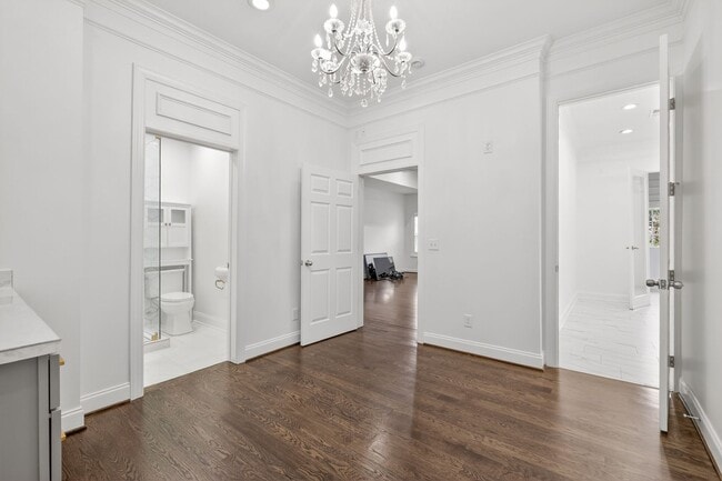 Building Photo - Beautiful 6BR Executive Brentwood Home with Pool