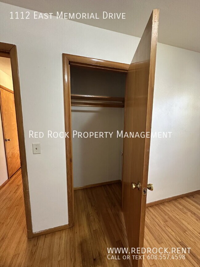 Building Photo - 1112 E Memorial Dr