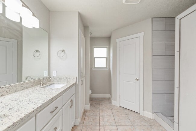 Building Photo - 6728 Fair Meadows Dr