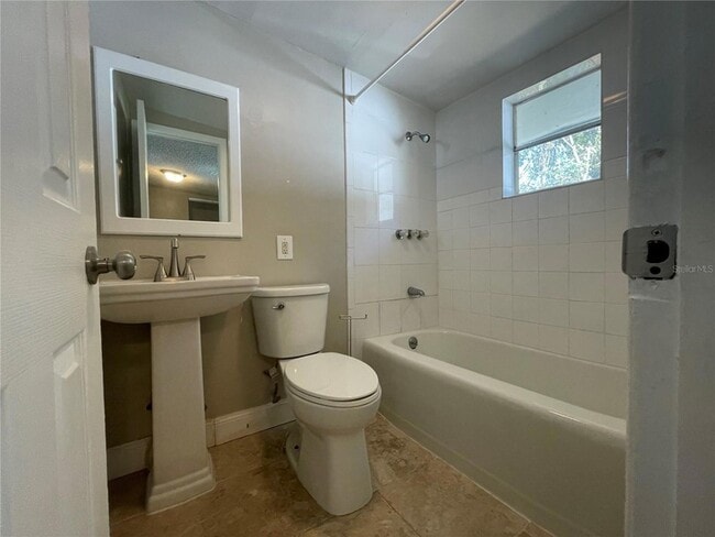 Building Photo - 10204 N Edison Ave