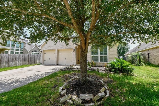 Building Photo - 26115 Serenity Oaks Dr
