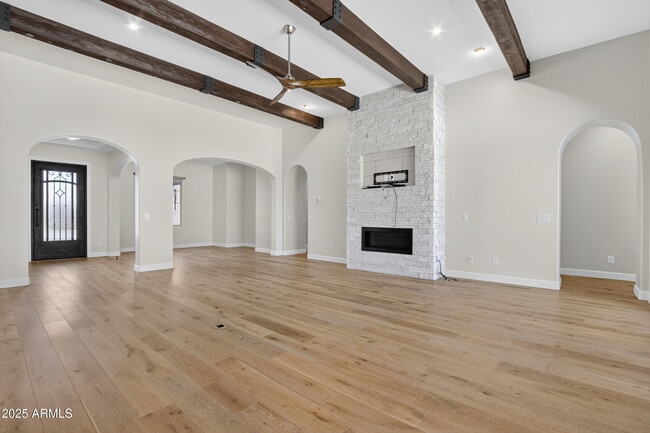 Building Photo - 10997 N 137th St
