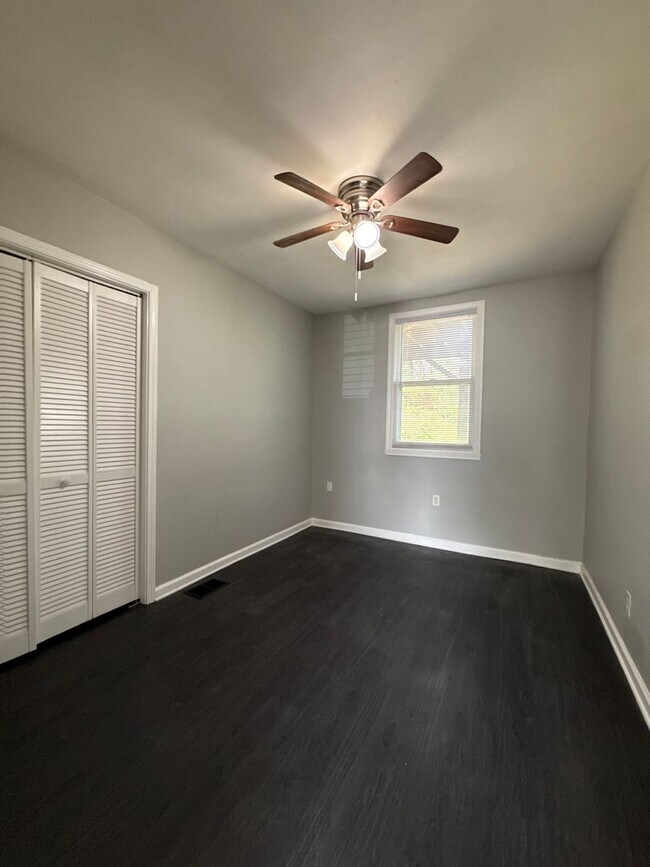 Building Photo - 1268 Eastland Rd SE