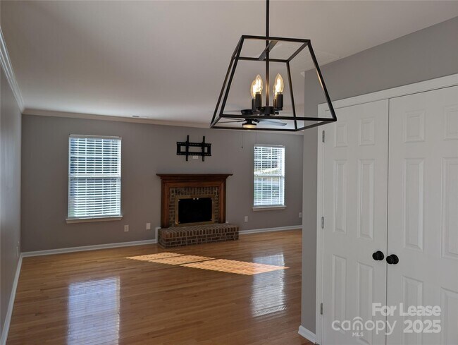 Building Photo - 160 Stone Ridge Ln