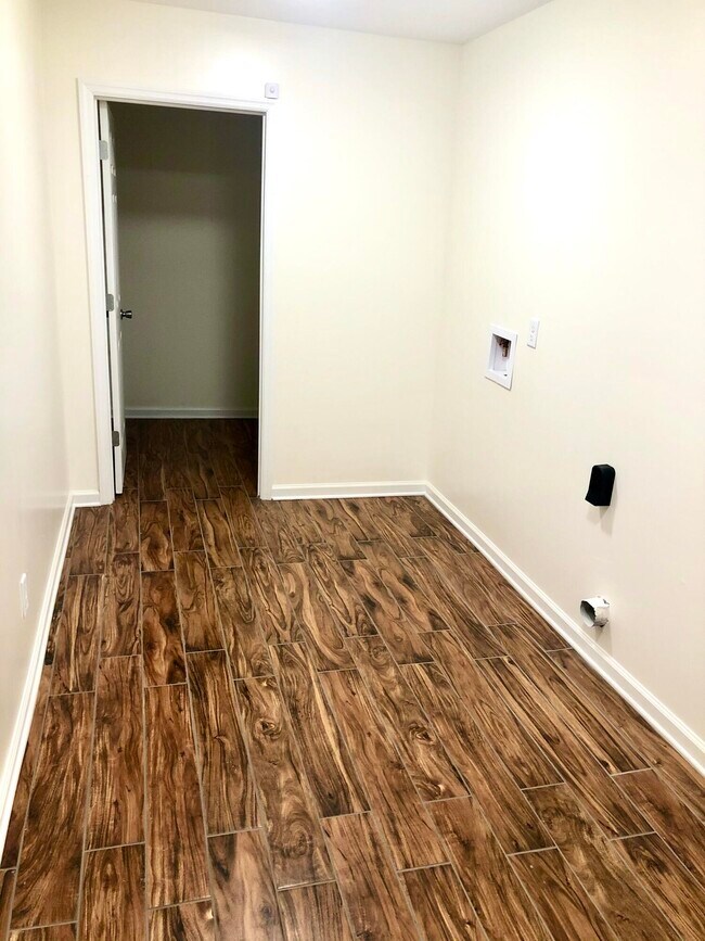 Building Photo - 2703 River Ridge Ct