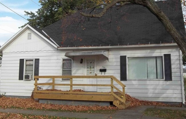 Primary Photo - 109 N Clay St
